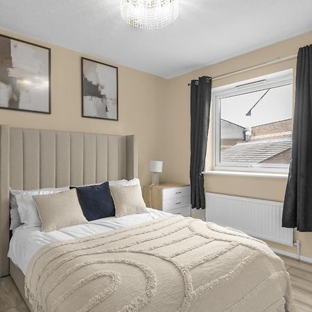 Serviced Accomodation - For Families Or Corporate Londra Dış mekan fotoğraf